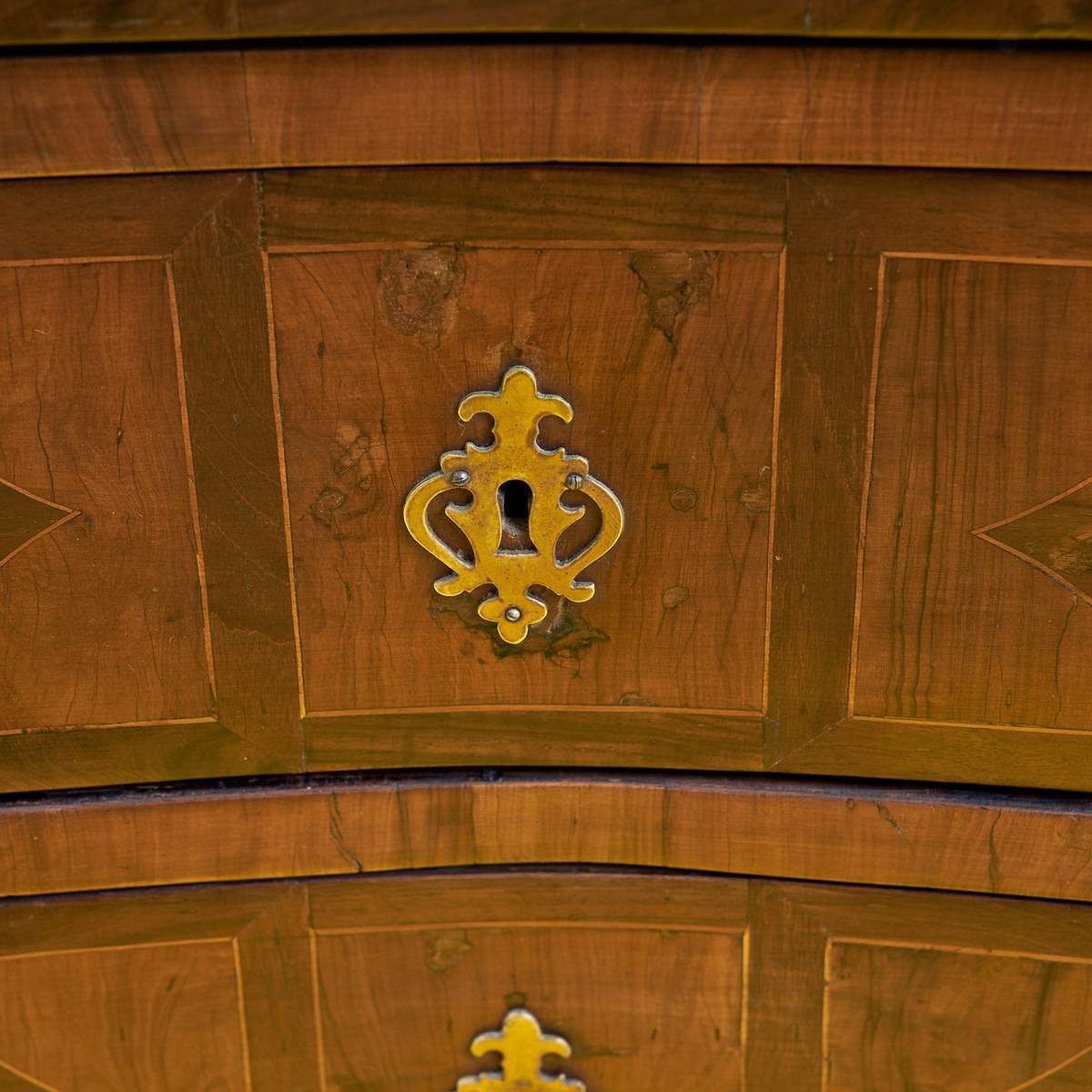 Antique Chest Of Drawers With Inlays photo vinterior