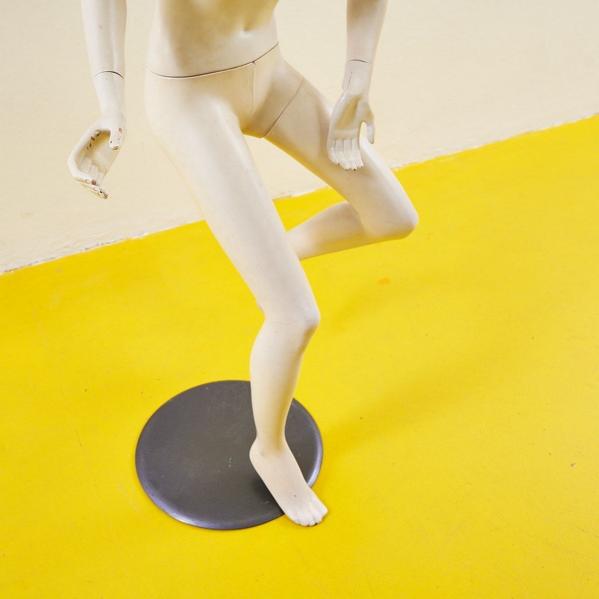 Vintage Design Girl Mannequin From The 70s/80s photo Home Decor