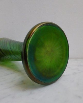 Art Nouveau Irisdescent Art Glass Vase photo vinterior