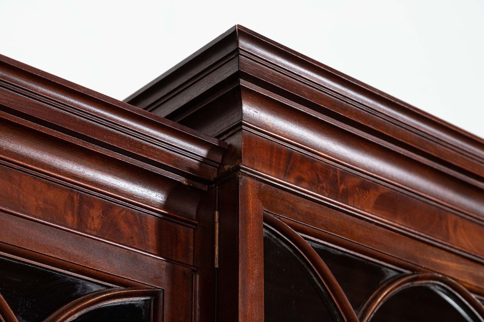 photo vinterior Large English Flame Mahogany Breakfront Bookcase