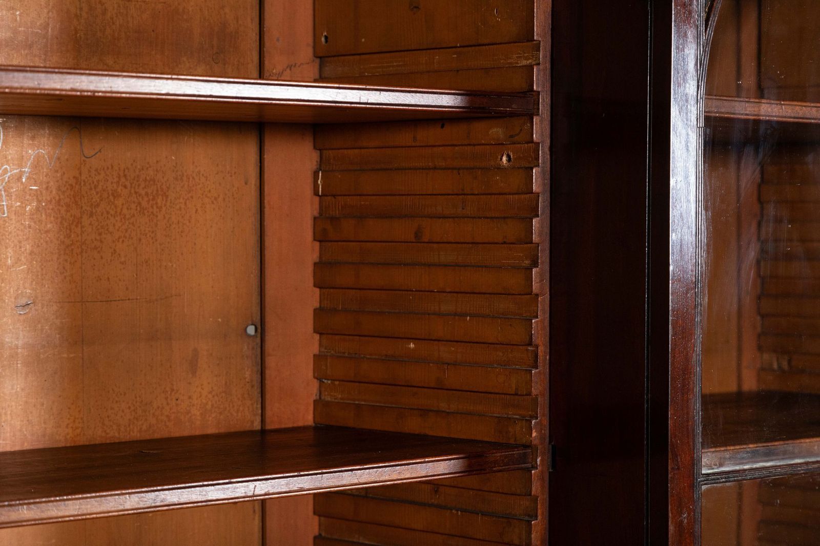 photo vintage Monumental English Early 19thc Astral Arch Glazed Mahogany Breakfront Bookcase