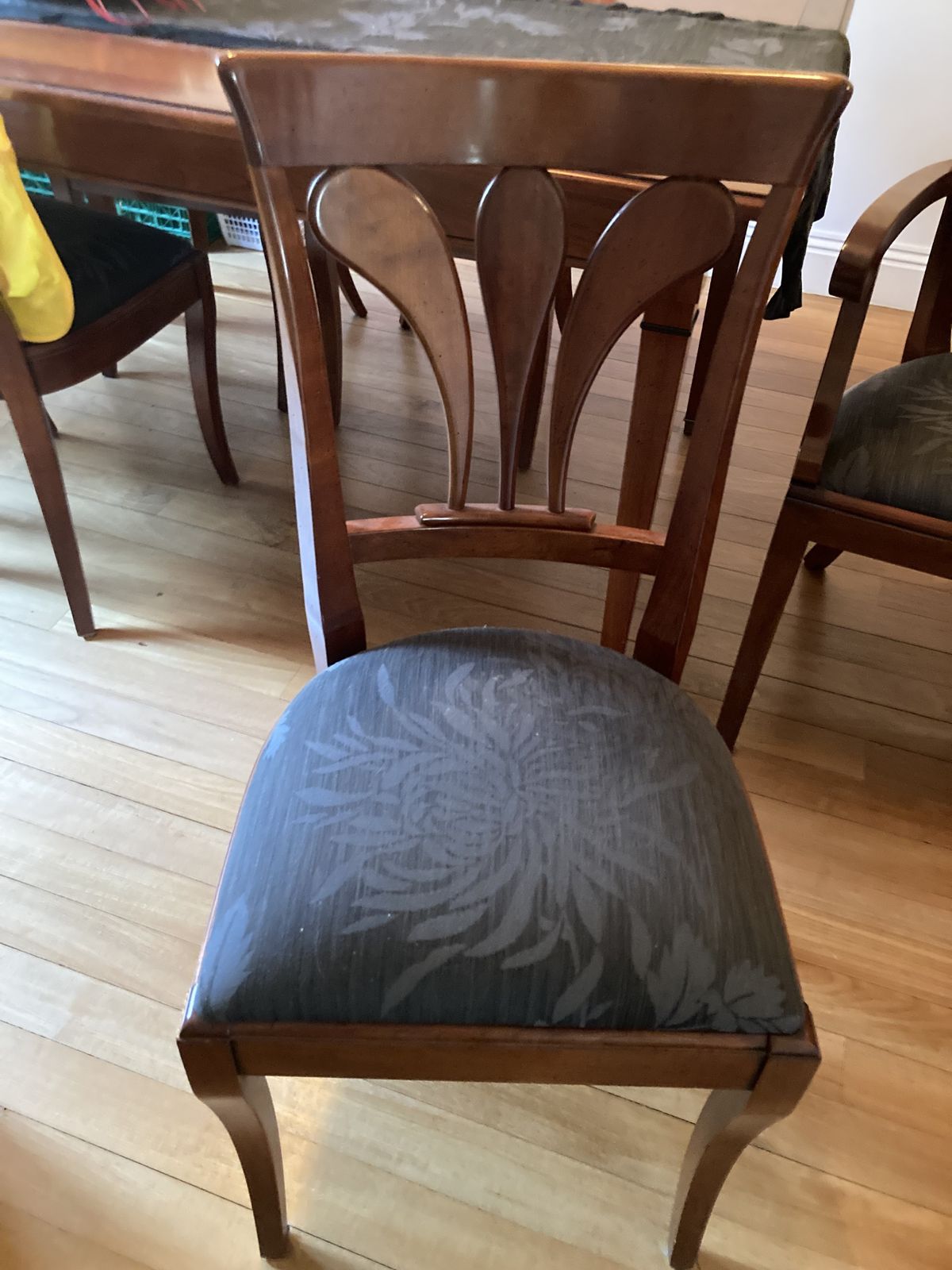 Stunning French Grange Dining Table & 6 Chairs In Excellent Condition photo Furniture