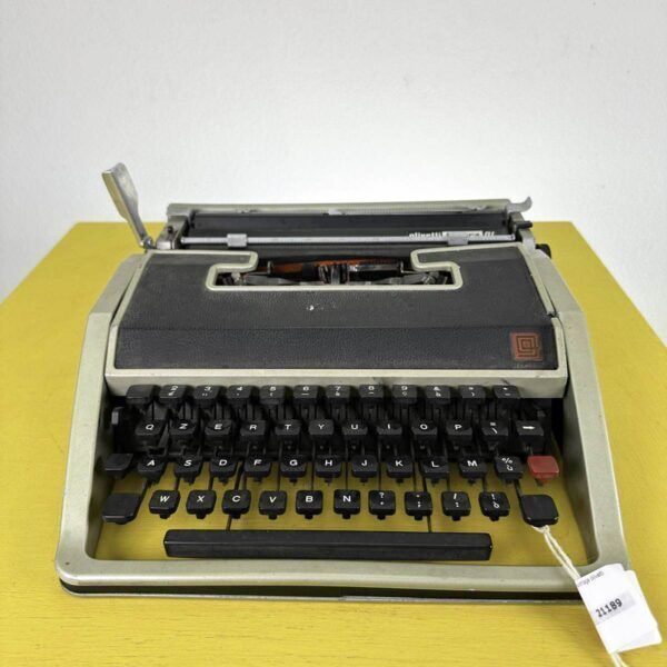 Vintage Olivetti Typemachine Letter Dl
