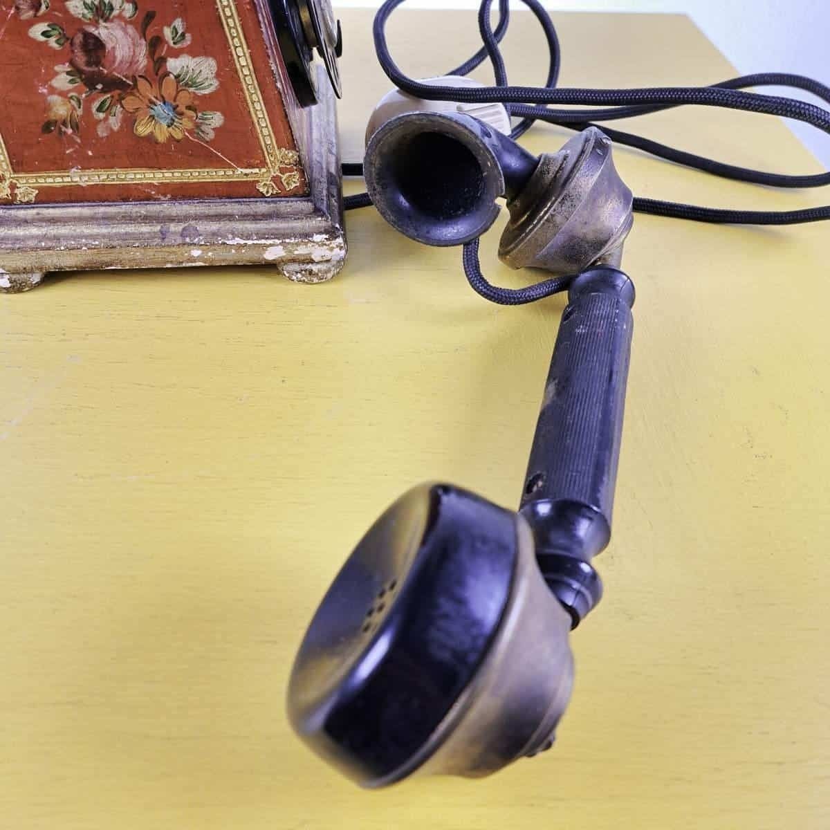 photo buy Vintage Telephone In Wood And Metal Hand Painted