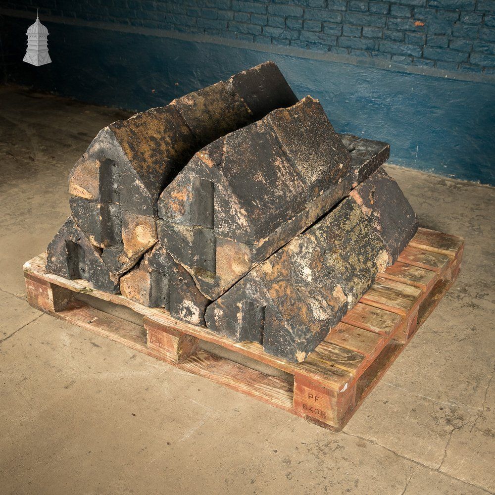 photo vintage Triangle Wall Coping, Glazed Interlocking Copings   A Run Of 6.4 Metres