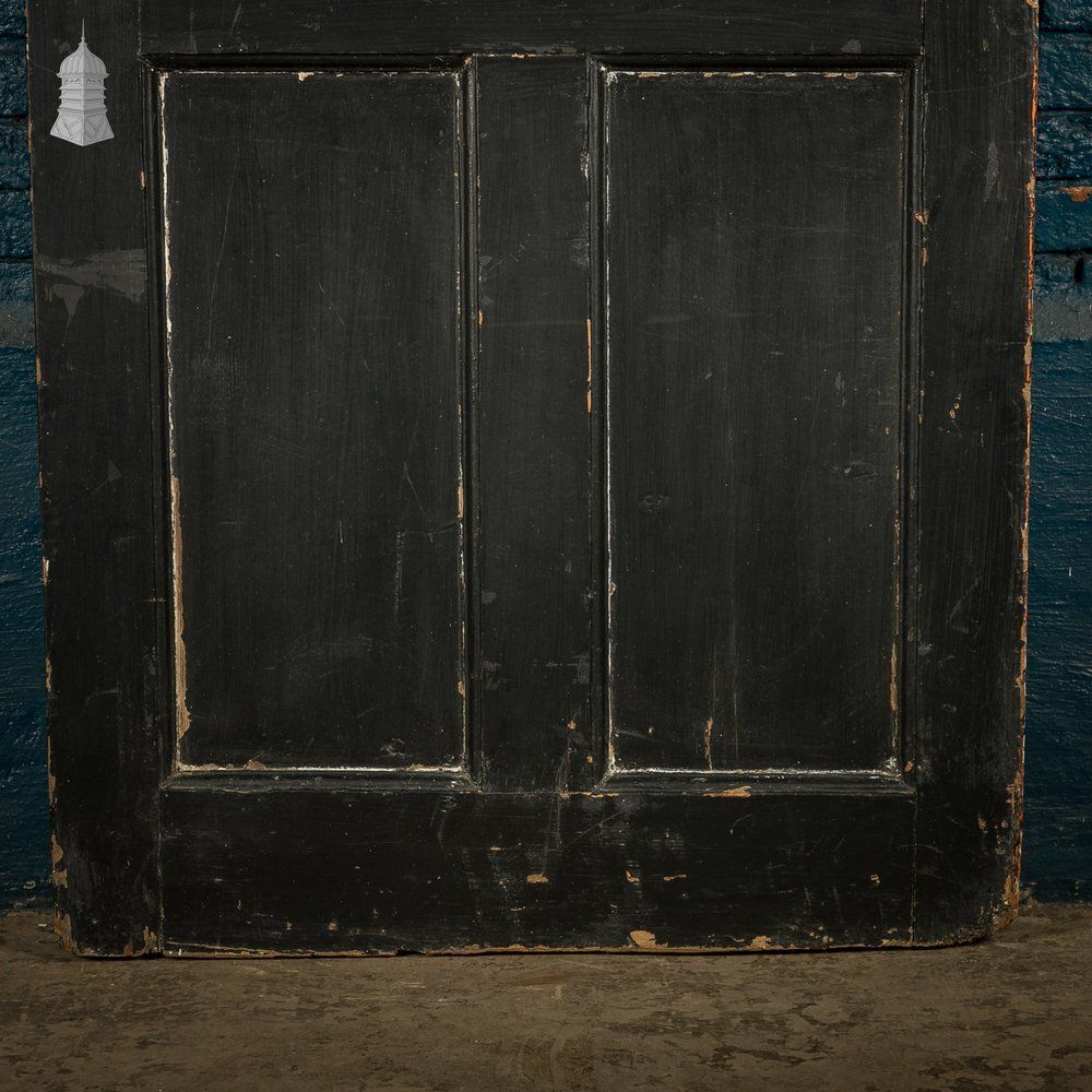 photo vinterior Reclaimed 4 Panel Door – Distressed Orange & Black Paint, Suffolk Latch