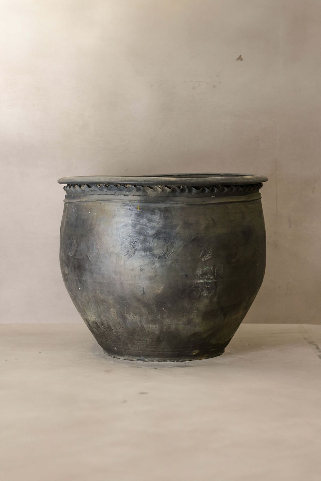 Big Old Grey Asian Pots   L017