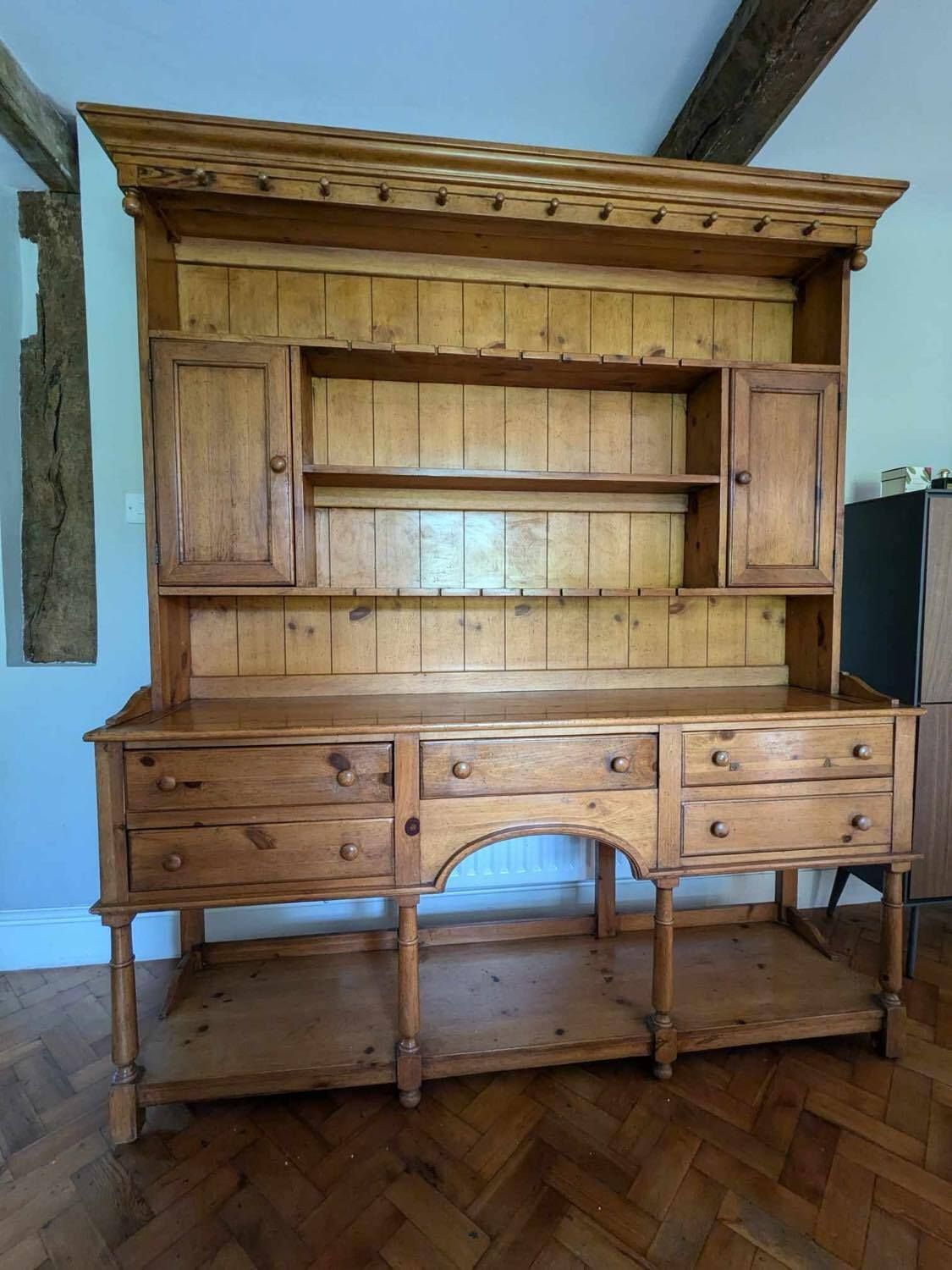 Beautiful And Imposing American Pitch Pine Dresser Made By American Of Martinsville
