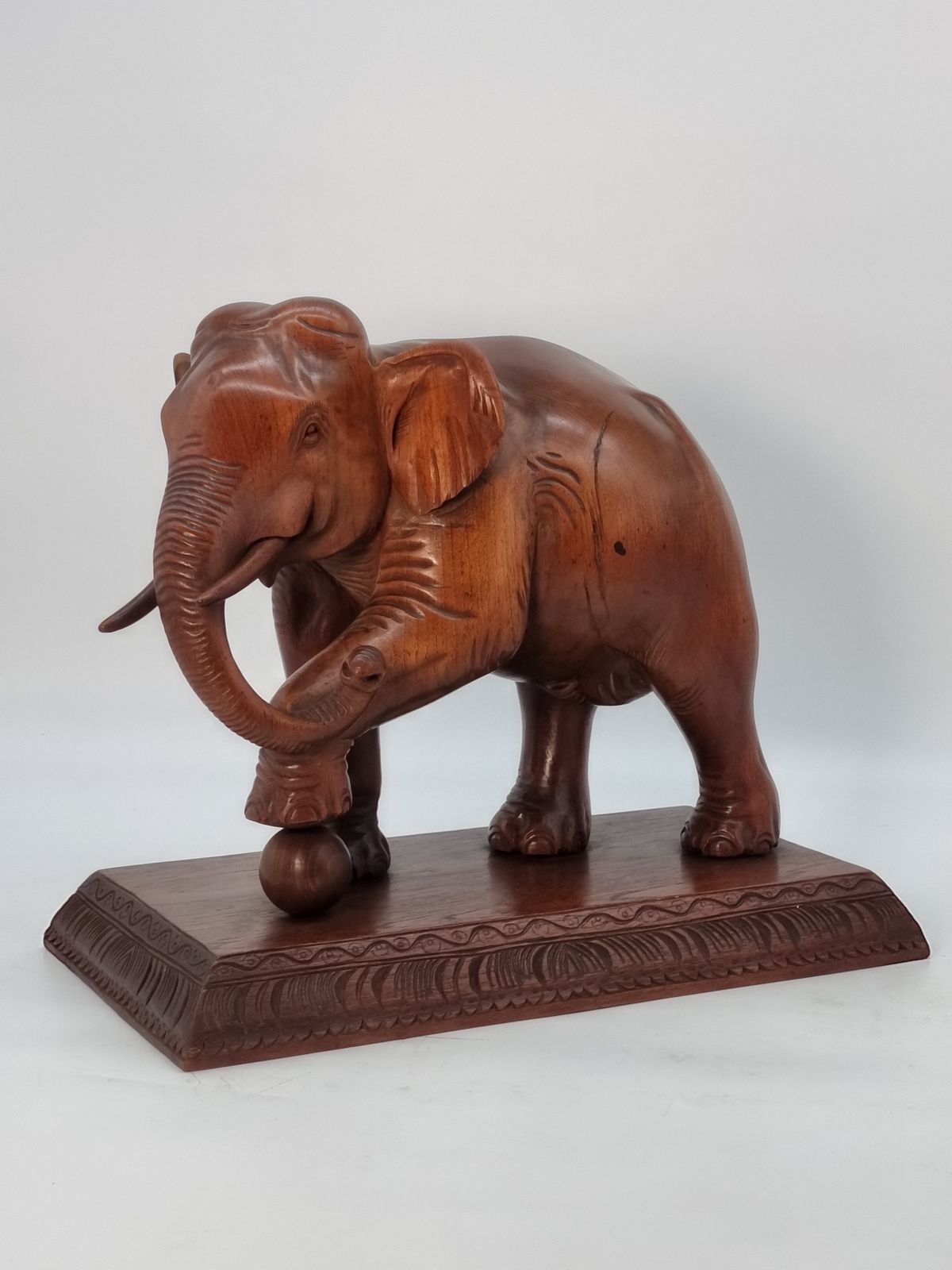 photo vintage A Large Pair Of Indian Raj Period Performing Elephants Carved In Solid Teak Circa 1880
