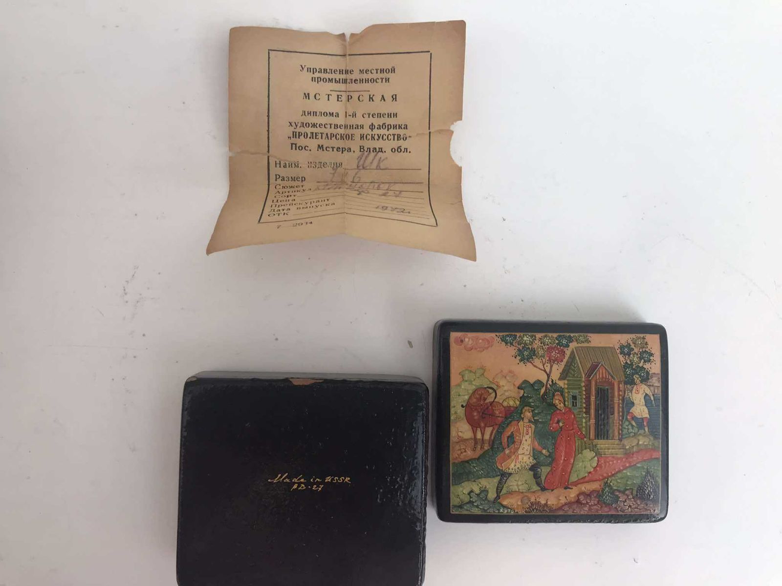 Antiek Russisch Lakdoosje – Fedoskino Miniatuur – Palekh – Handgeschilderd – Gesigneerd – Volkskunst – Sieradendoosje photo vinterior