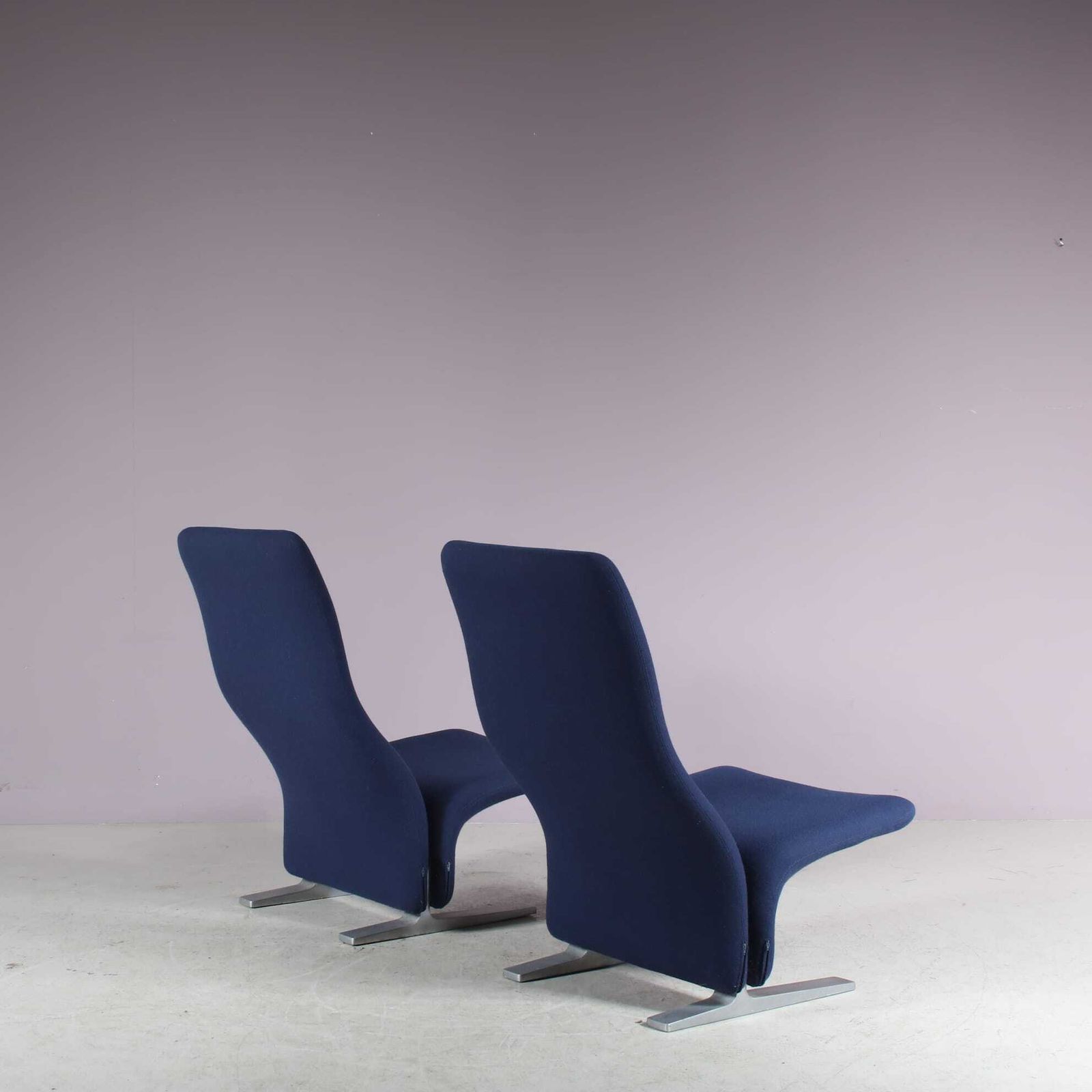 1970s Pair Of “Concorde” Chairs By Pierre Paulin For Artifort, Netherlands photo vinterior