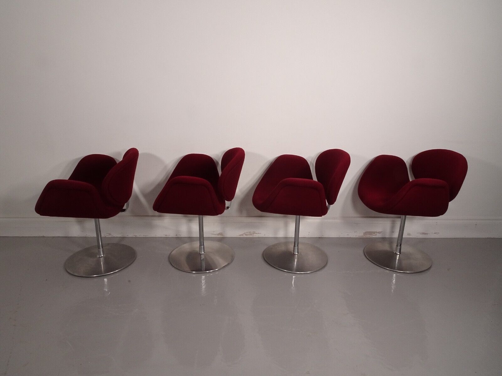 Stunning Set Of 4 Artifort Tulip Chairs In Burgundy Fabric photo 3120.0