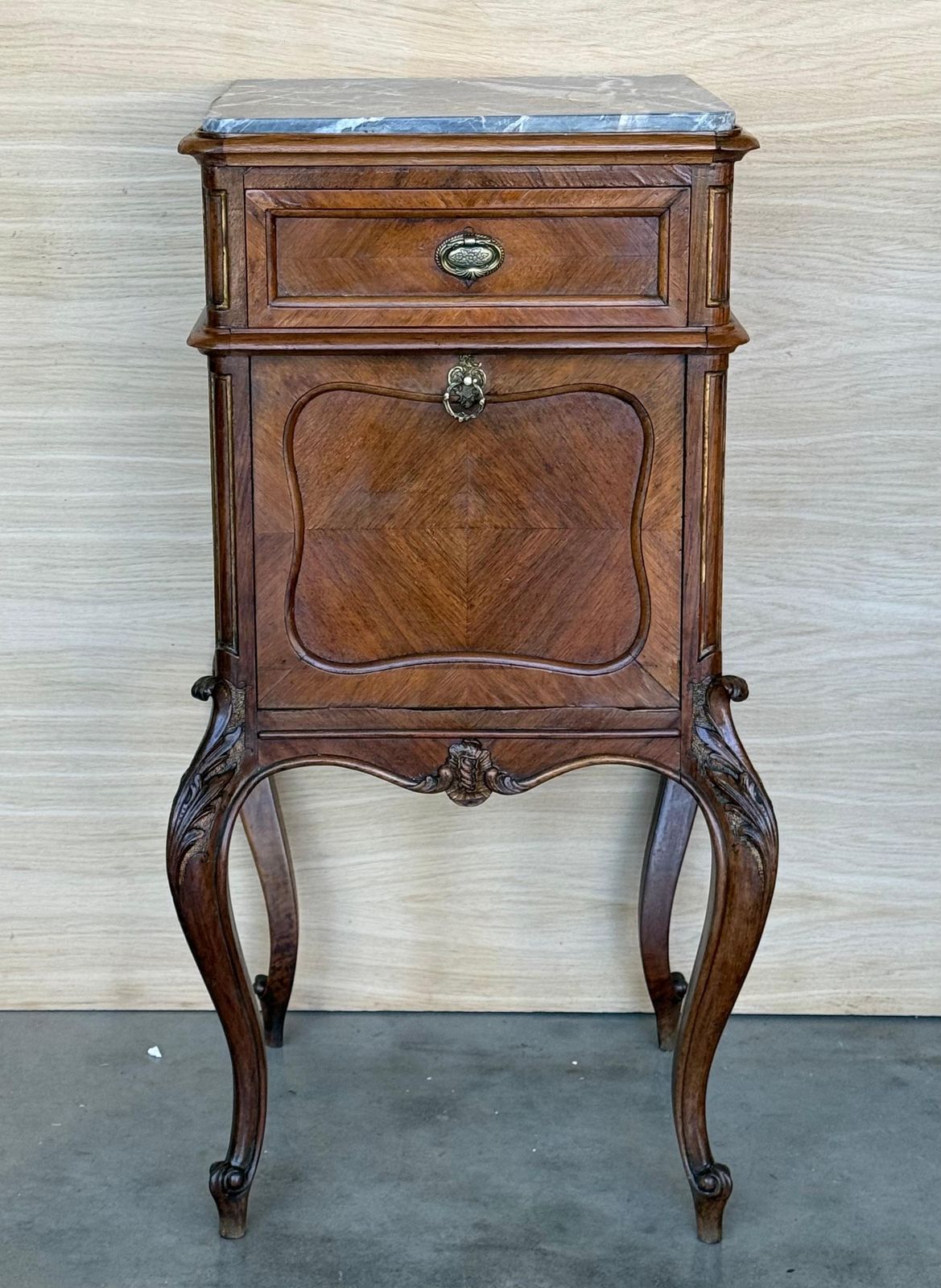 Tables de chevet d'époque françaises en acajou, plateau en marbre, 1900 photo for sale