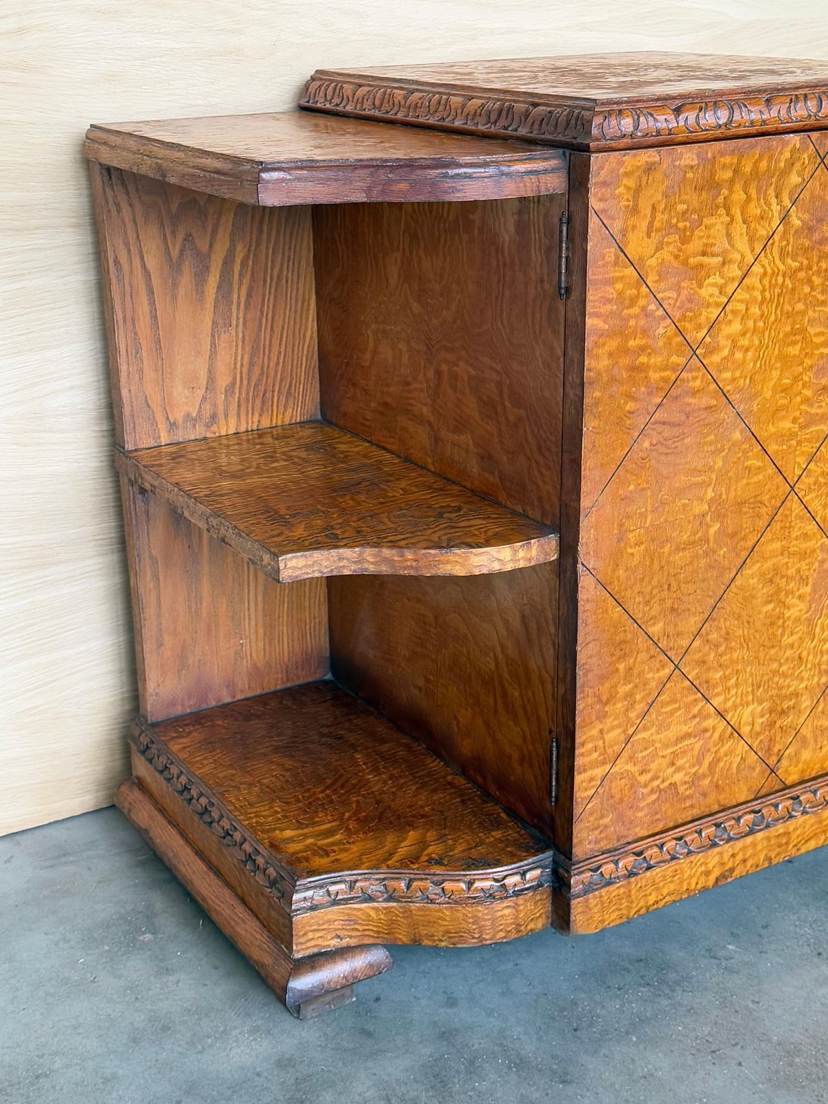 4254.0 Paire de cabinets de chevet Art déco en loupe de noyer massif photo