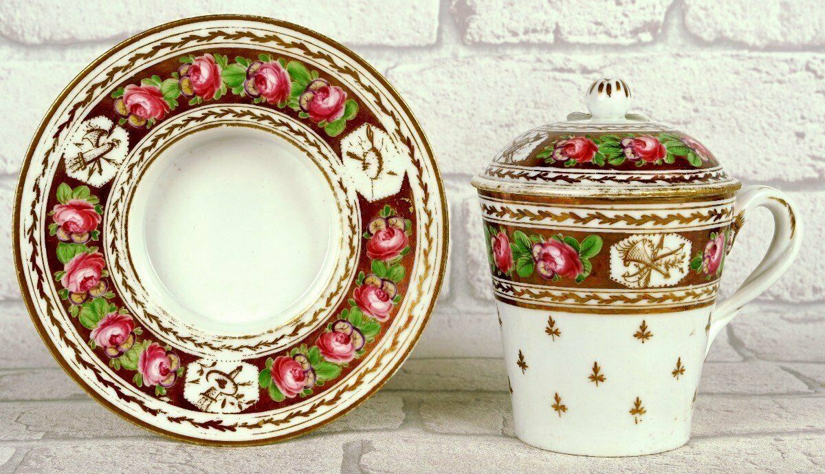 Covered Trembleuse Cup And Saucer In Valenciennes Porcelain   18th Century photo vinterior