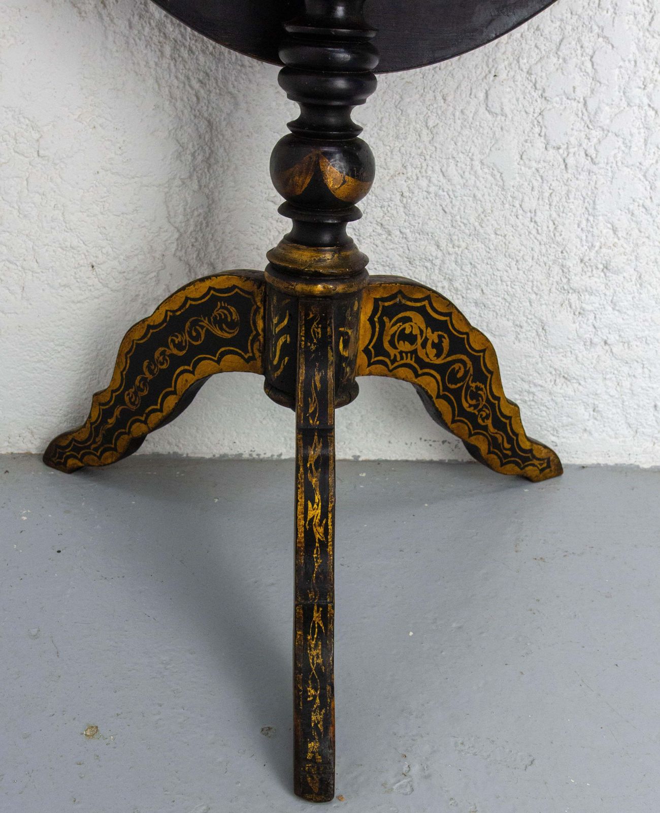 photo furniture Italian Gueridon Foldable Side Table Or Pedestal Table Napoleon III Late 19th C