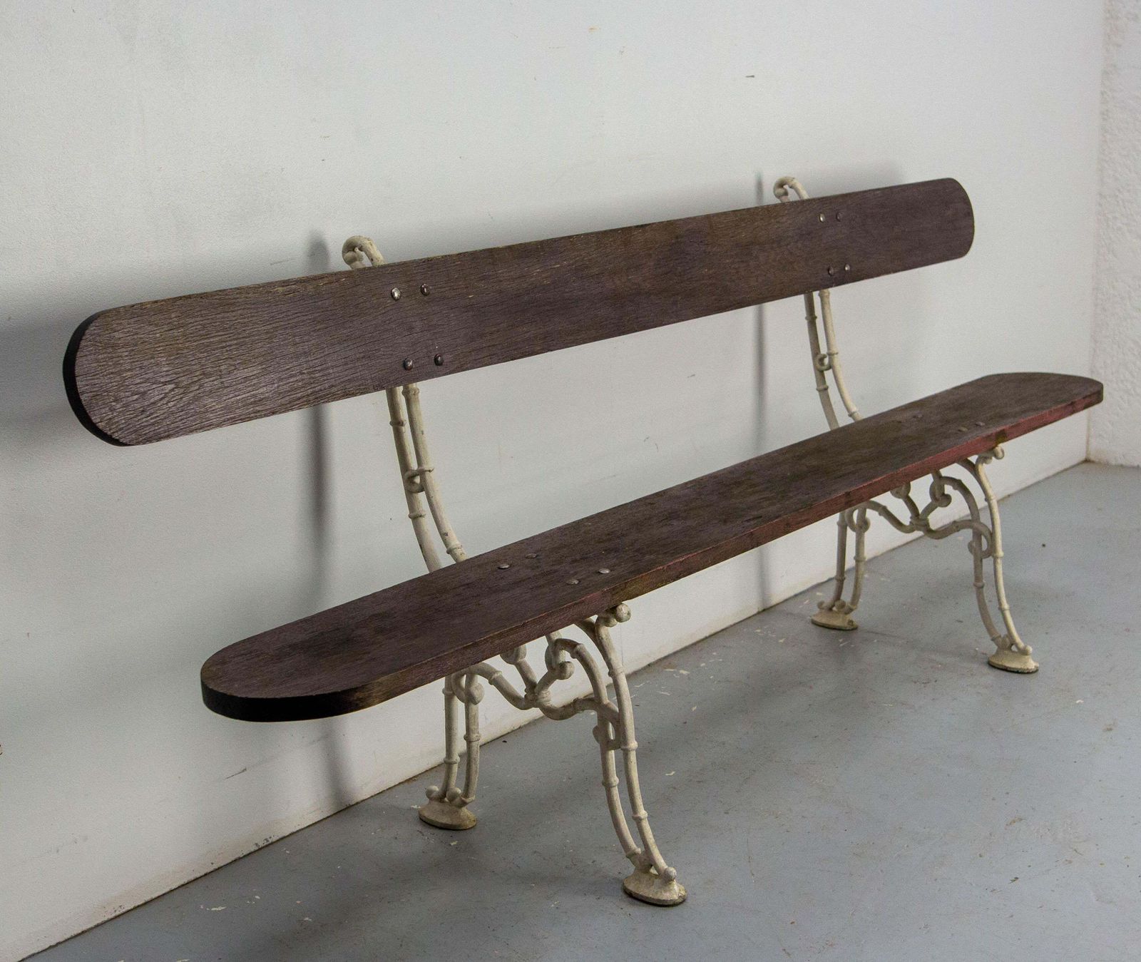 Banc de jardin vintage français en aluminium moulé peint et chêne, vers 1960 photo furniture
