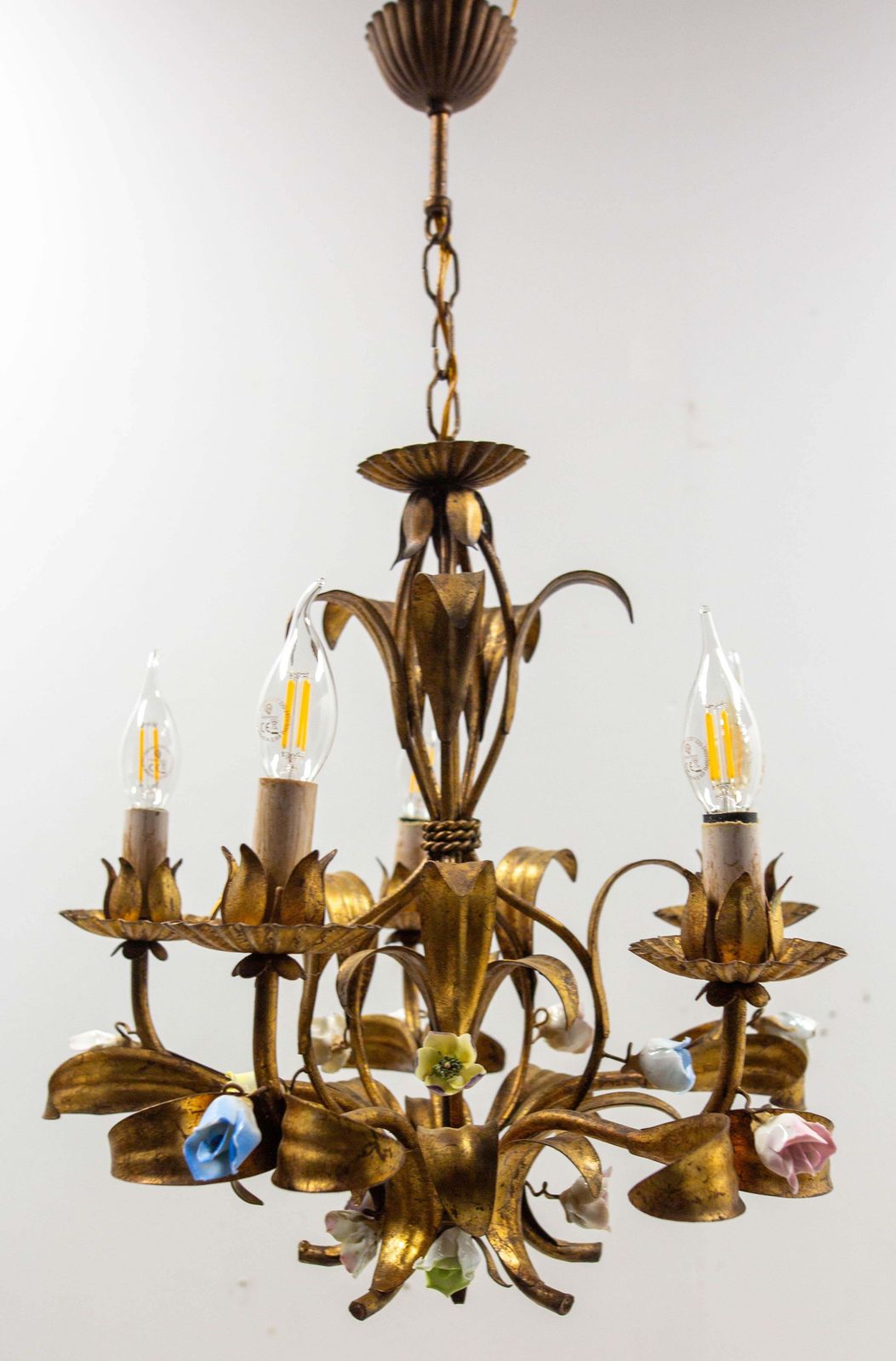 photo vintage French Chandelier Golden Metal Porcelain Flowers Ceiling Pendant, C 1950