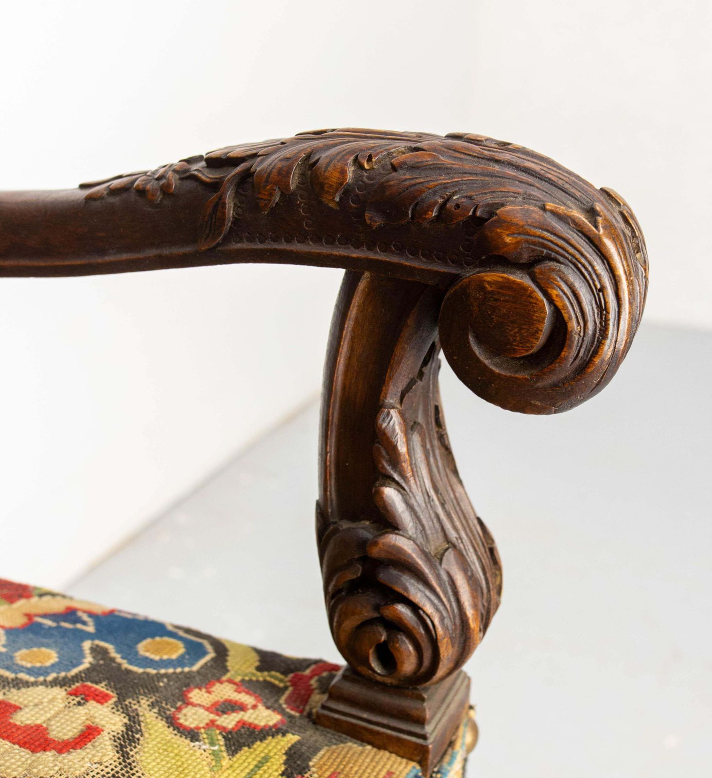 English Victorian Walnut Armchair Lion Paws Feet, Late 19th Century photo vintage