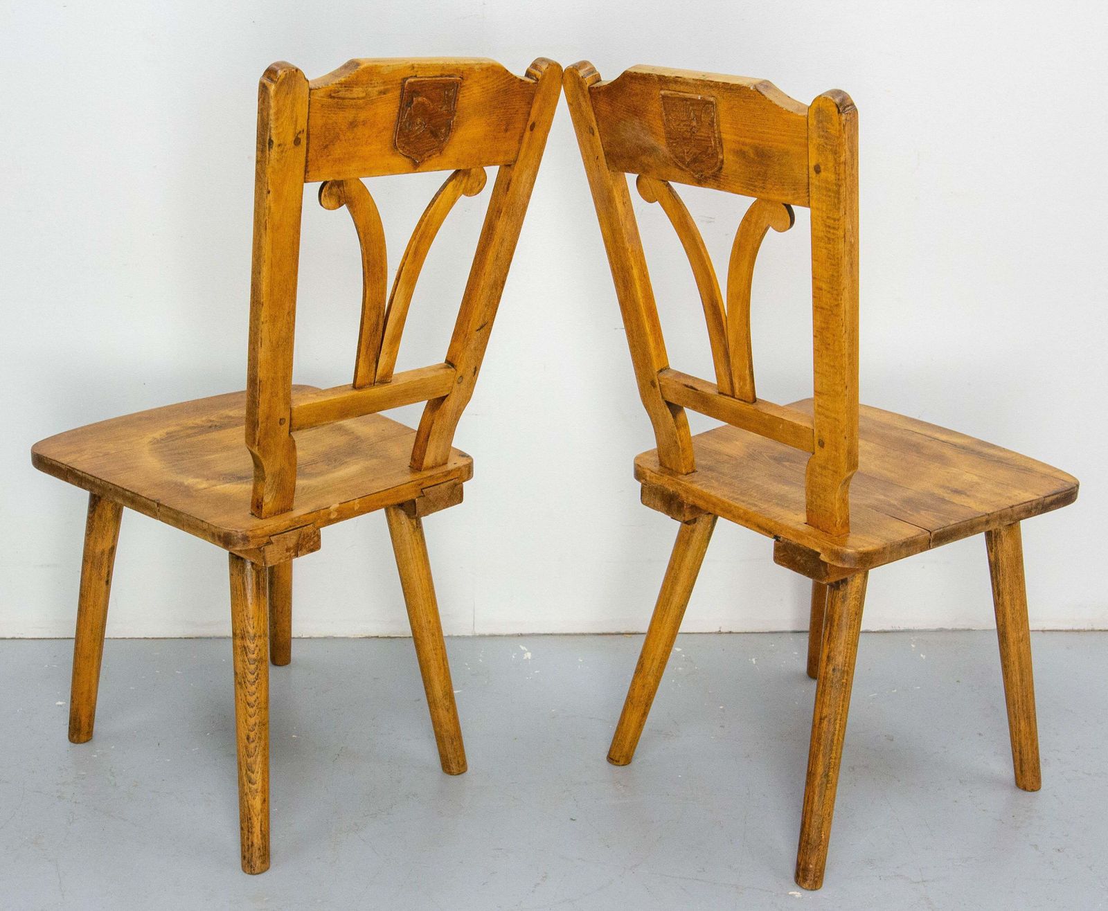 Set Of Four Massive Oak Chairs With Hunting Crests France, Mid 20th Century photo 1120.0