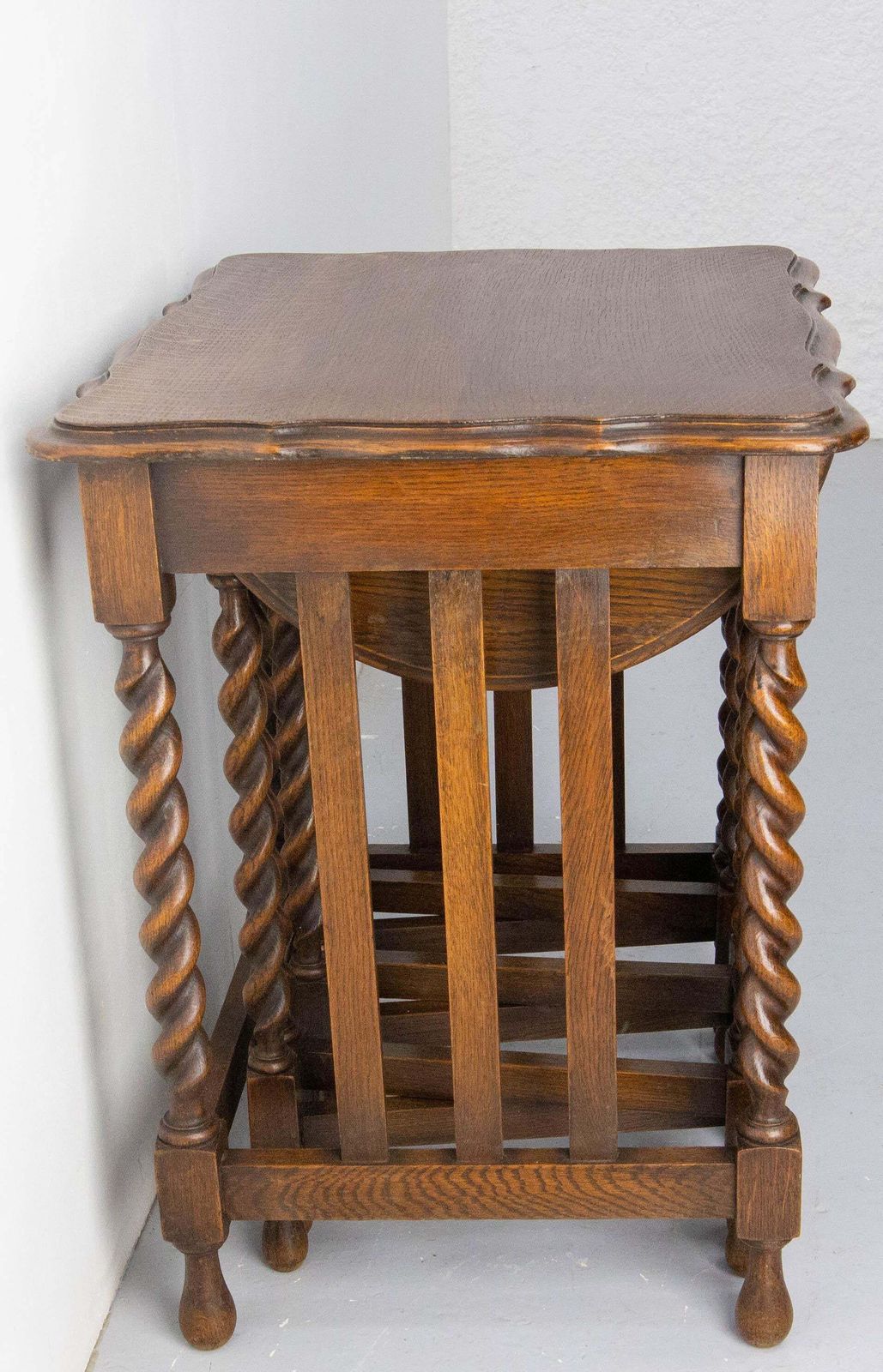 English Vintage Oak Nesting Tables Serie, Turned Legs Circa1940 photo Furniture