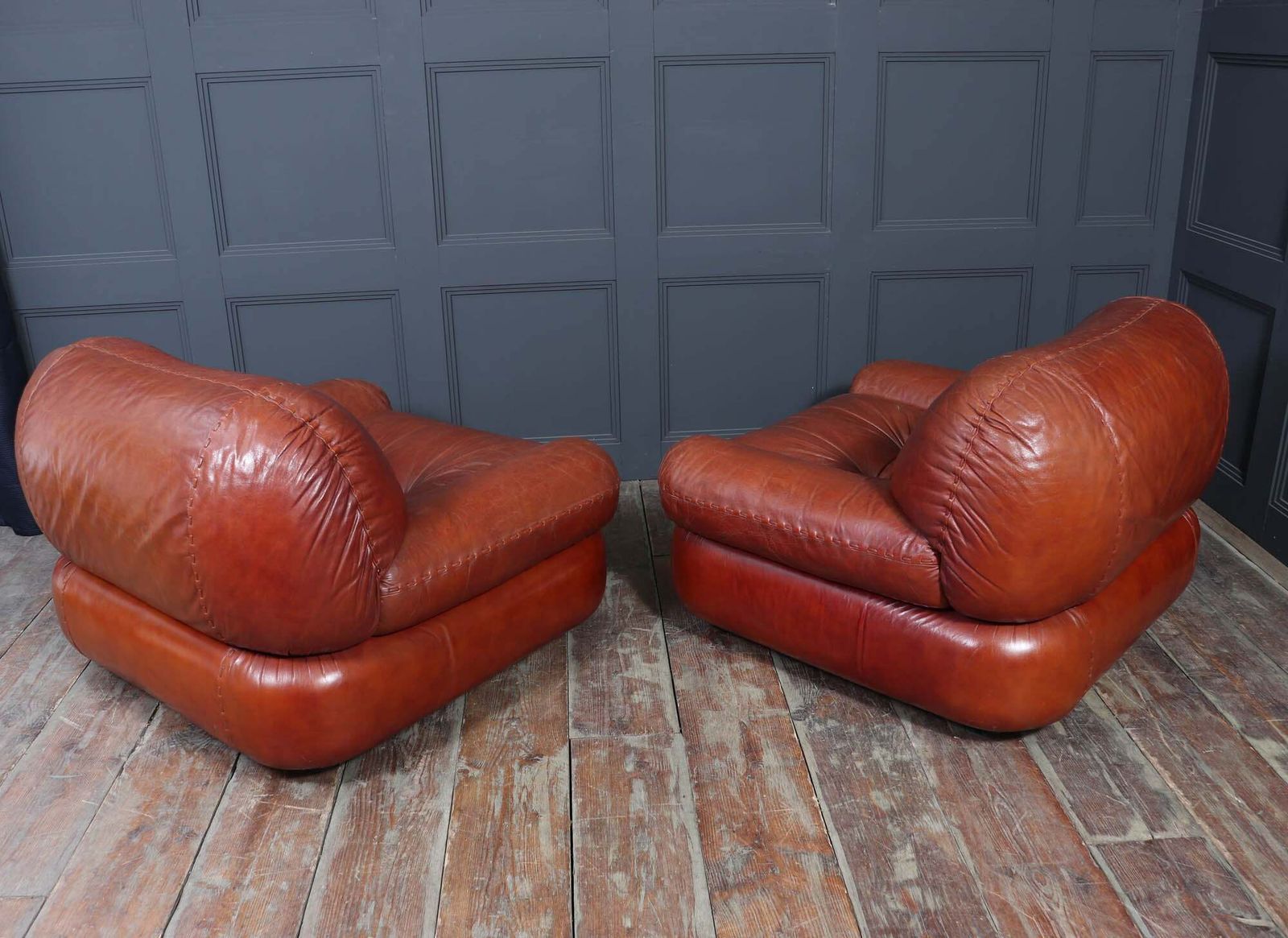 Pair Of Lounge Chairs In Leather By Sapporo For Mobil Girgi, Italy 1970 photo vintage