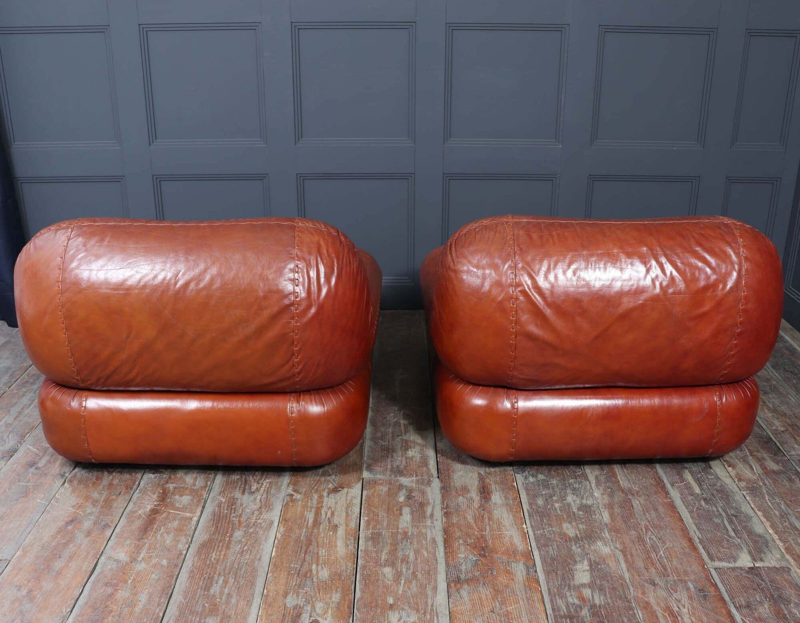 photo furniture Pair Of Lounge Chairs In Leather By Sapporo For Mobil Girgi, Italy 1970