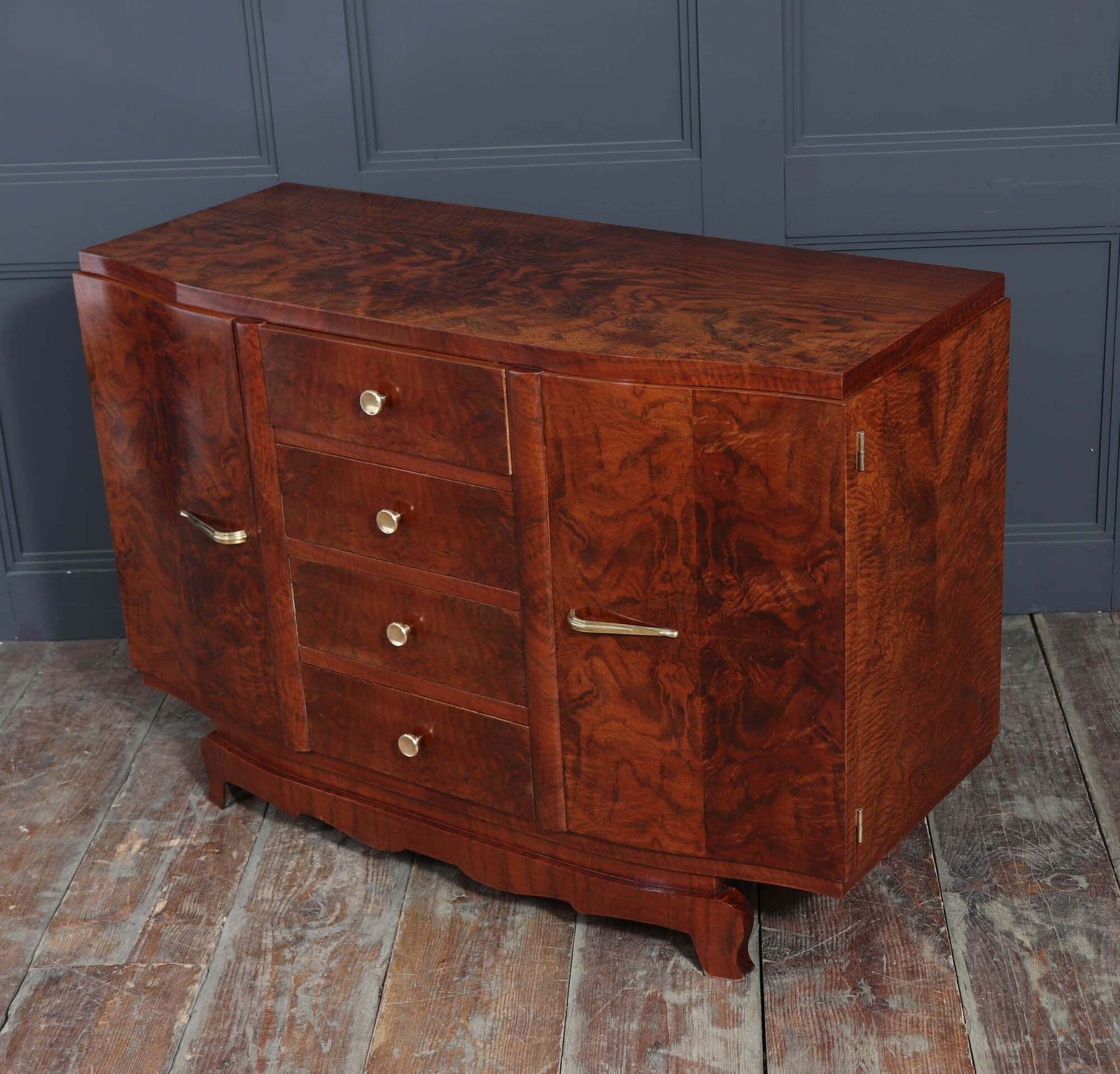 photo vinterior French Art Deco Small Sideboard In Walnut