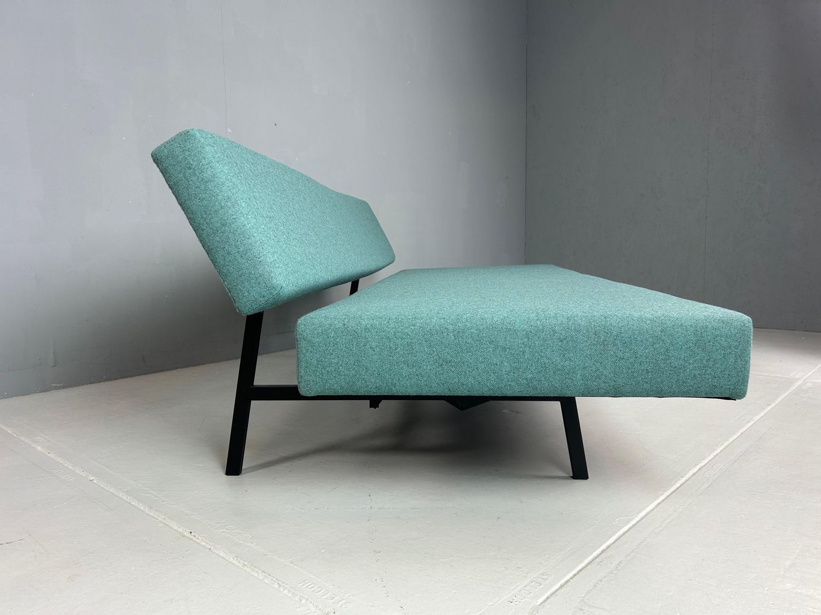 photo furniture Martin Visser "Br03" For Spectrum Dutch Minimalist Daybed, Sofa, 1960s