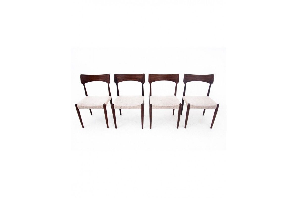Round Table With Four Chairs From The 1960s, Denmark. After Renovation. photo vinterior