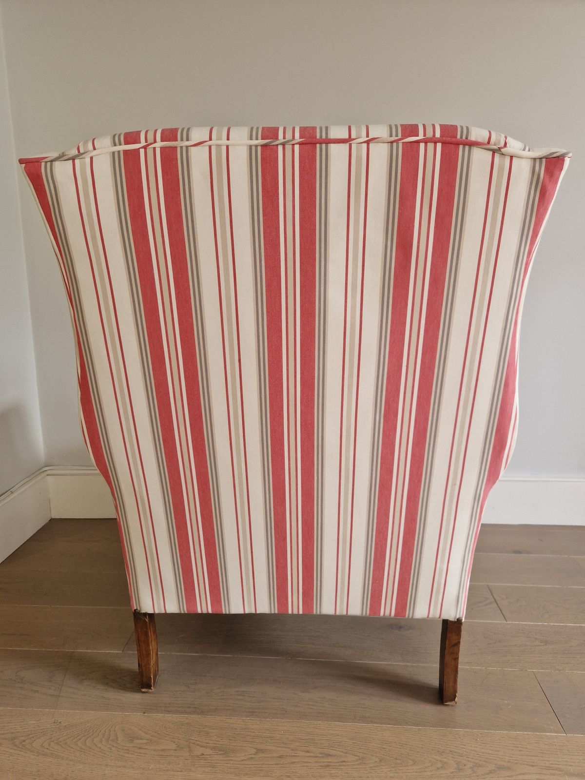 photo vinterior Exquisite Wingback Armchair In Jane Churchill Red Stripes