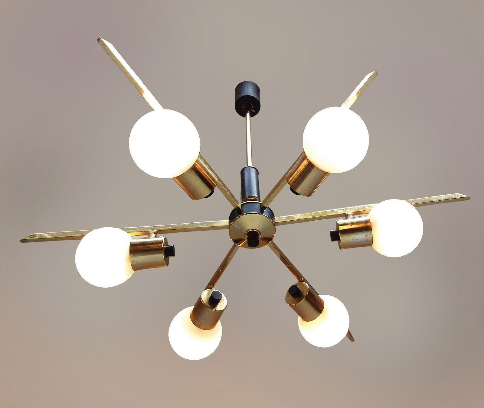 Large 1960s French Starburst Chandelier In Brass And Black By Maison Arlus photo vintage
