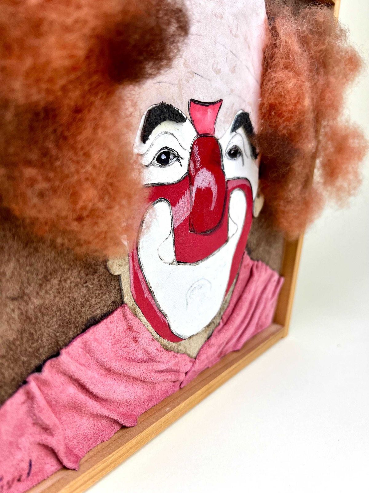 Original Clown Portrait Framed Picture, Circus Folk Art. photo vinterior