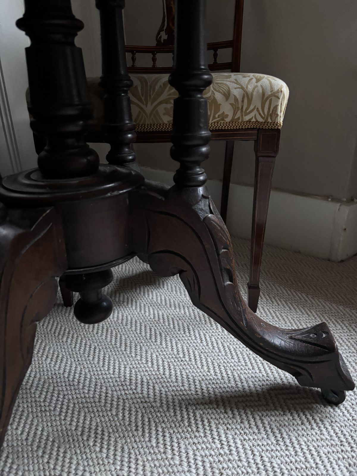 Victorian Loo Table photo vinterior