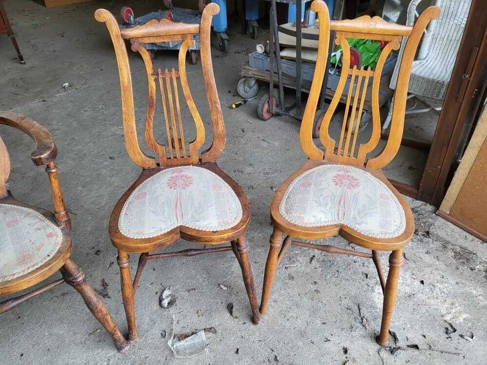 photo furniture Six Antique Lyre Back Dining Chairs Heart Shaped Seats Turned Legs