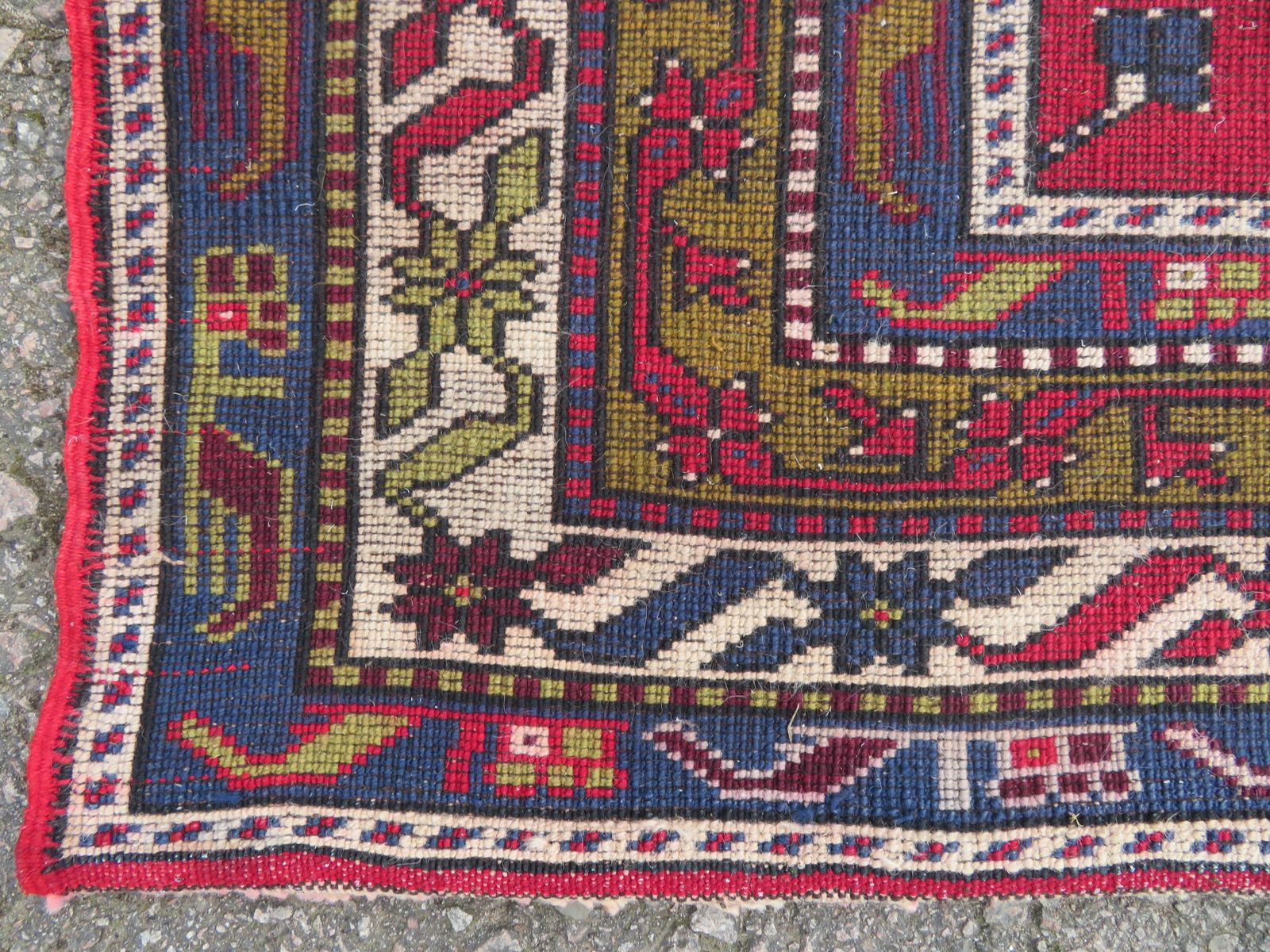 photo furniture Vintage Turkish Kirsehir Prayer Rug. 186cm X 120cm.