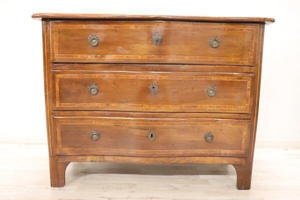 Furniture Antique Chest Of Drawers In Walnut, 18th Century photo