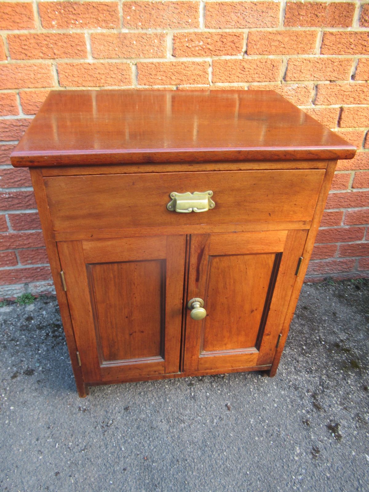 Small Mahogany  Industrial  Cupboard, photo vinterior