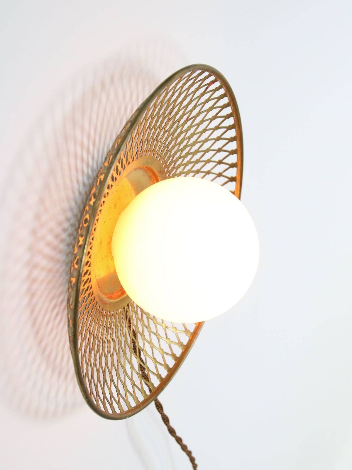 photo furniture Mid Century Intricate Wall Lamp In Brass And Opaline Glass, 1950s