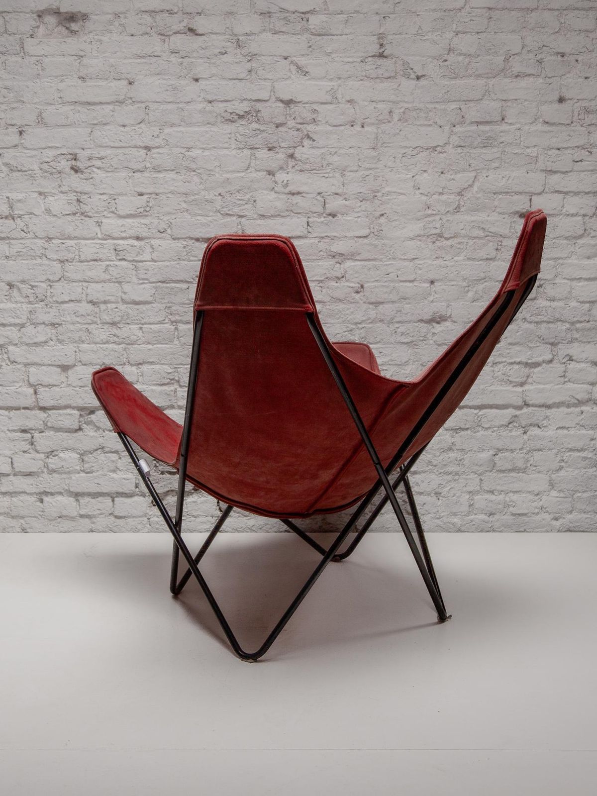 "Butterfly" Chair Designed By Designed By Jorge Hardoy Ferrari For Knoll, 1960s photo vinterior