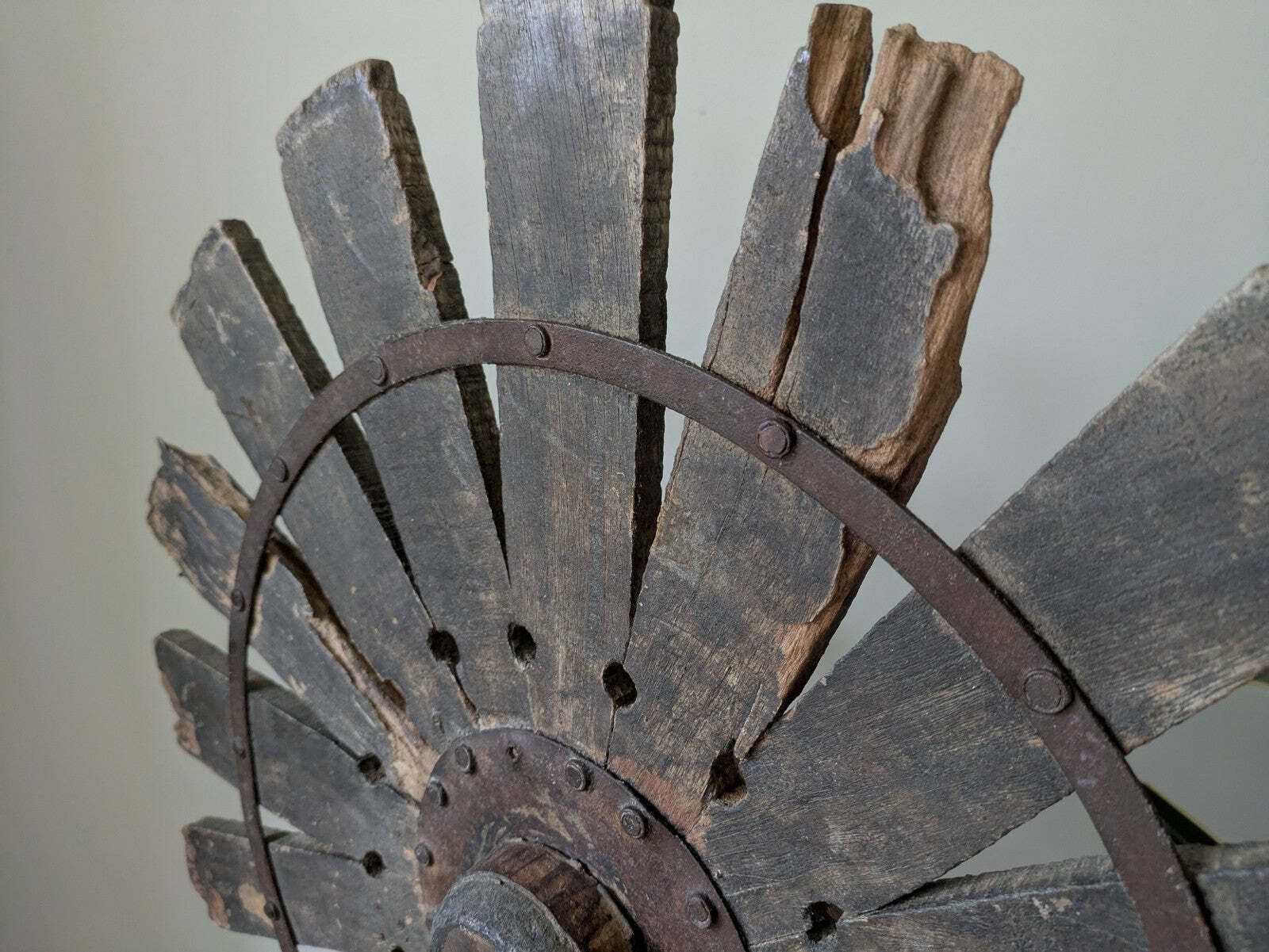 Vintage Rustic Antique Indian Silk Spinning Charkha Wheel Sculpture On Stand Vgc photo vinterior