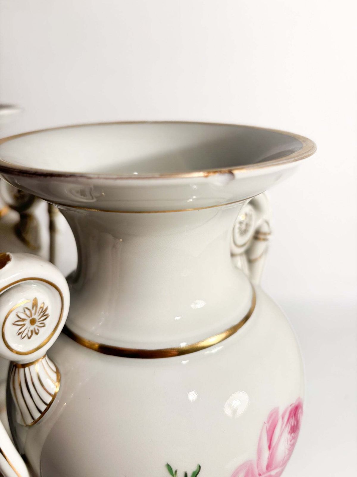 Pair Of Amphora Vases In Meissen Porcelain Red Rose Early 1900s photo buy