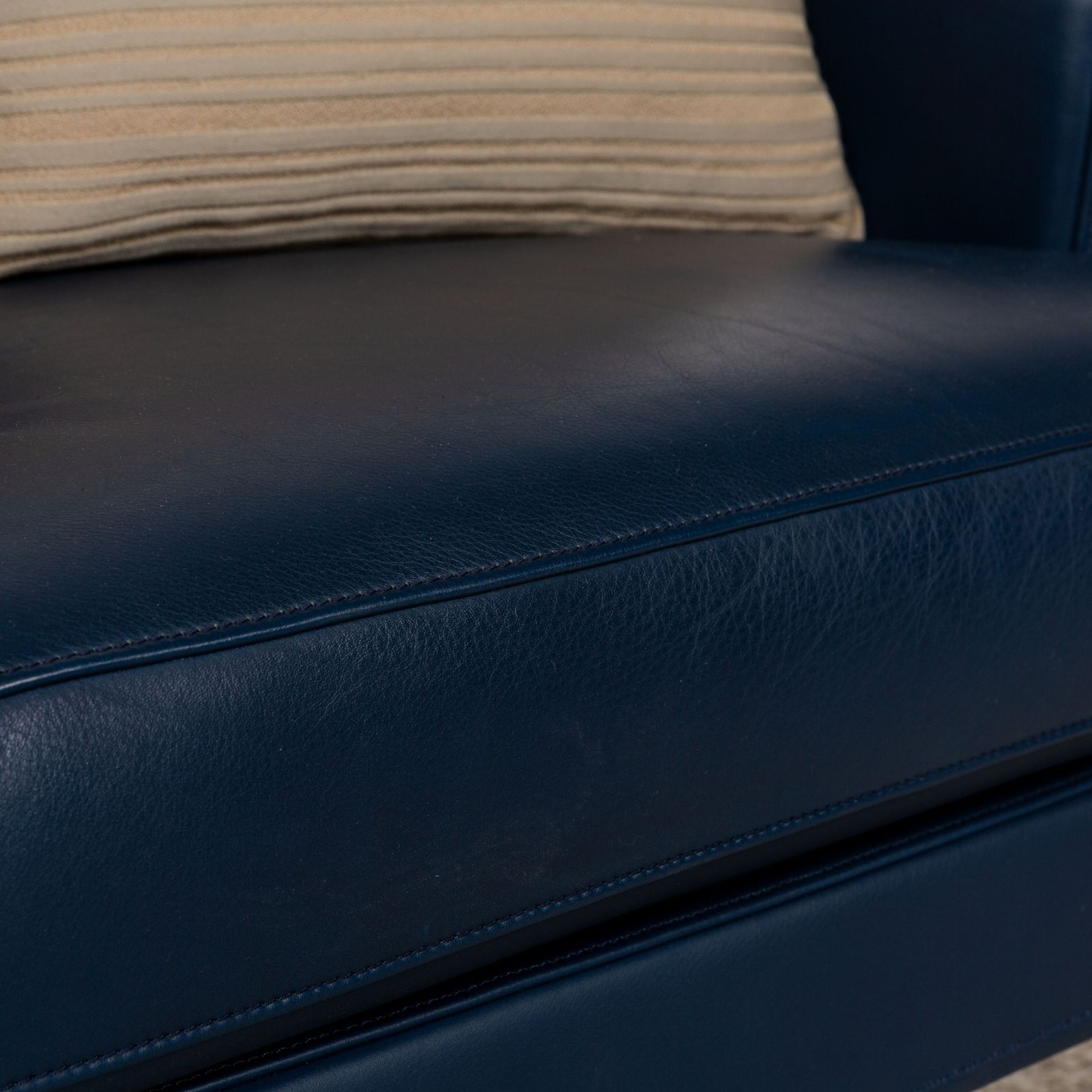 Fauteuil Fsm Clarus en cuir bleu et marron photo vinterior