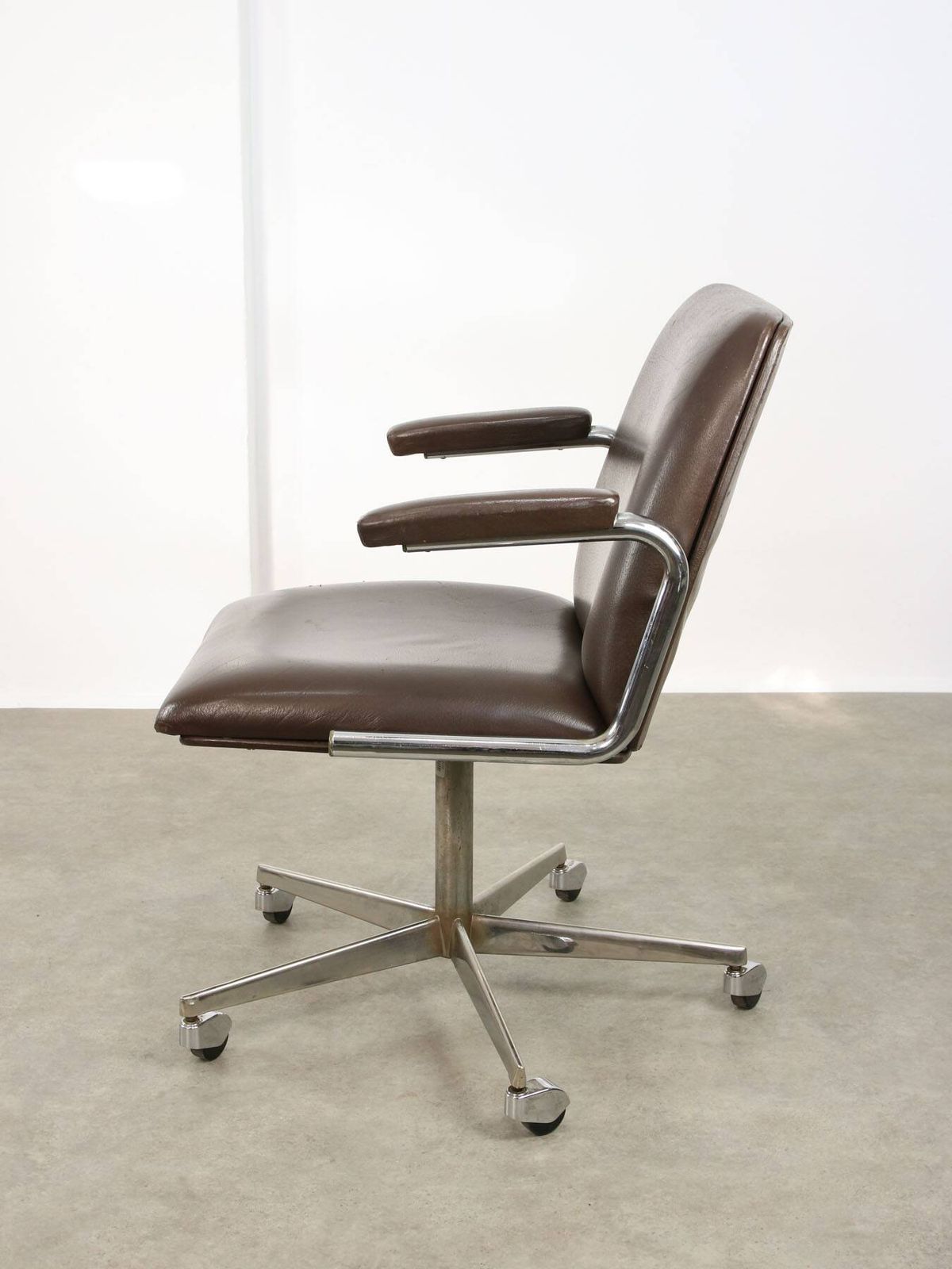 Mid Century Italian Brown Leather Swivel Chair photo for sale