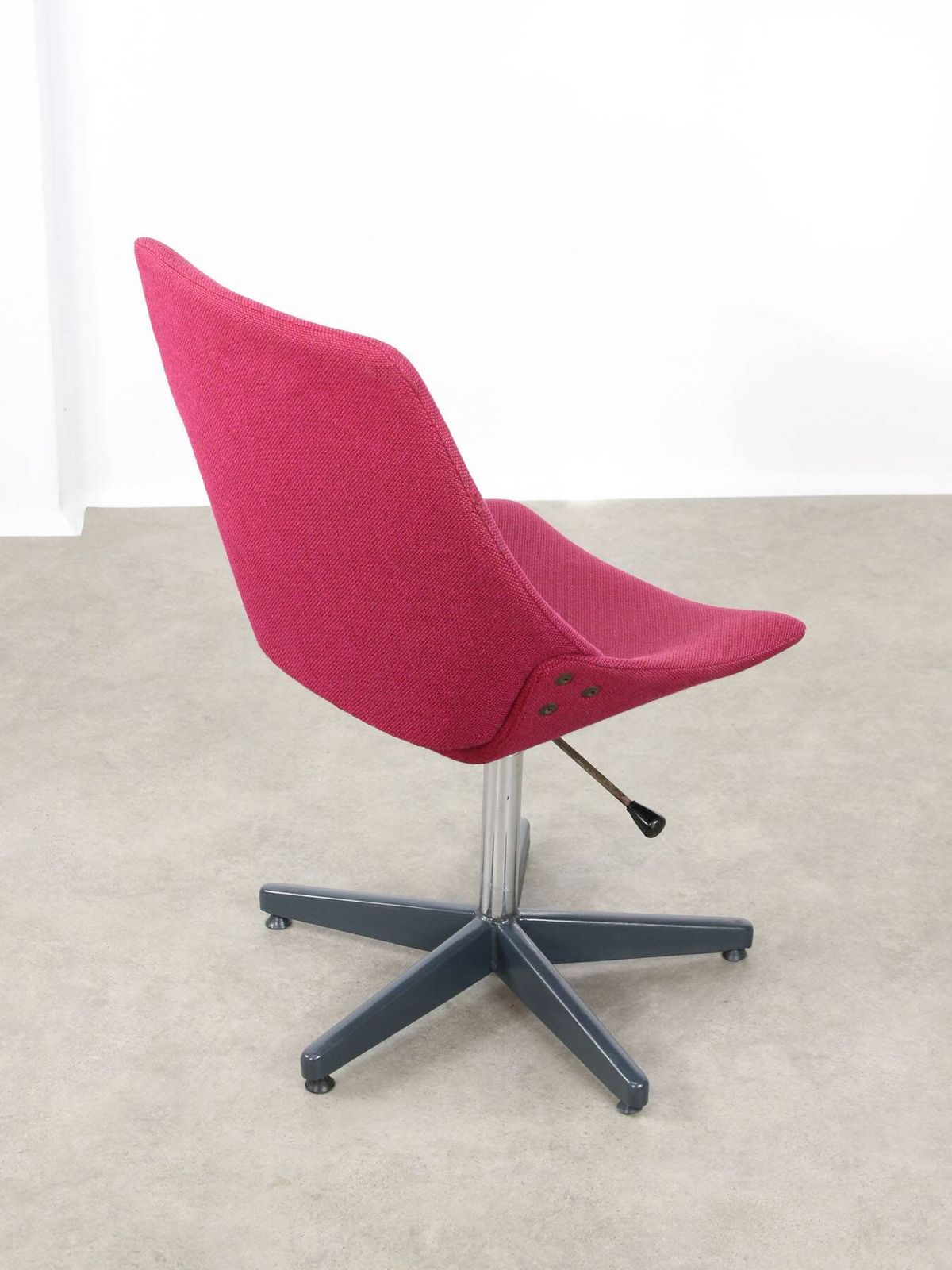 Pink Shell Swivel Chair By Niko Kralj For Stol Kamnik, 1970s photo for sale