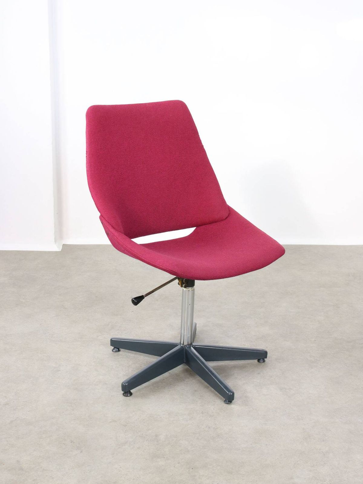 Pink Shell Swivel Chair By Niko Kralj For Stol Kamnik, 1970s photo vintage