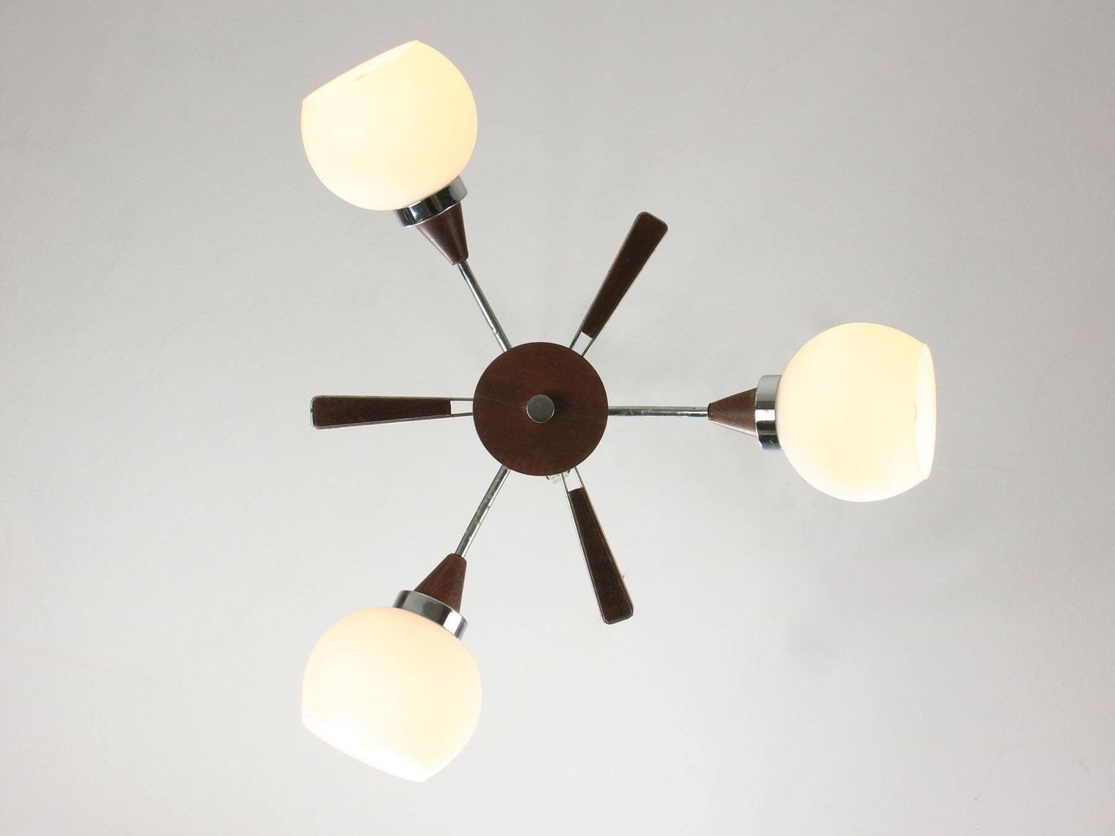 photo vintage Mid Century Italian Chrome And Opaline Chandelier