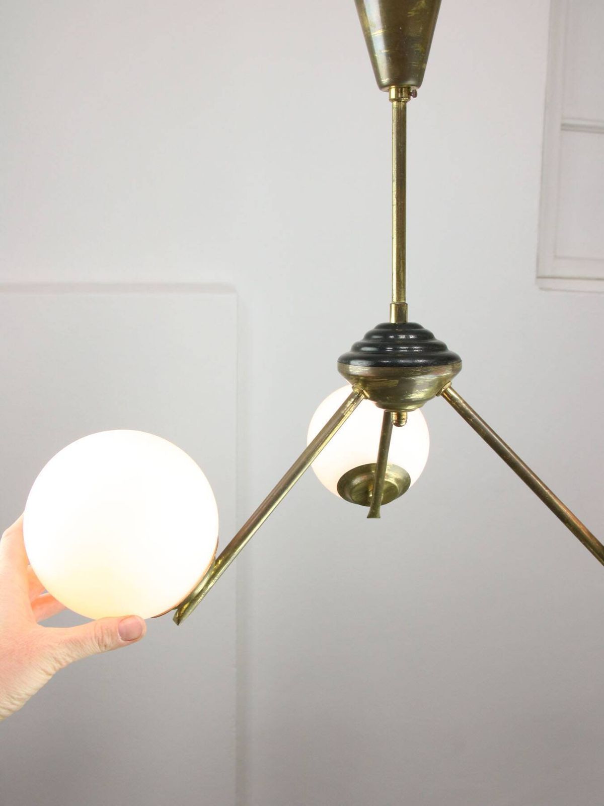 photo vinterior Art Deco Italian Brass And Opaline Chandelier