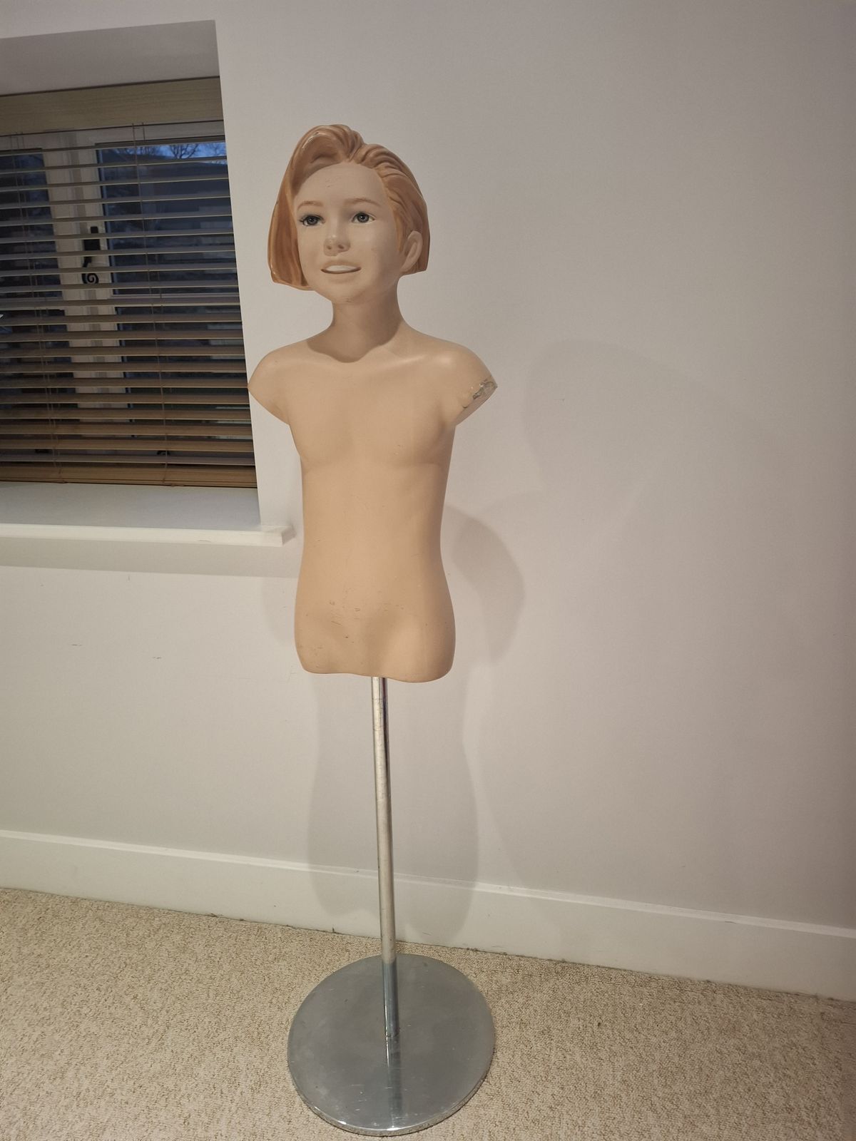 Charming Vintage Child Torso Mannequin – Early 20th Century French photo vinterior