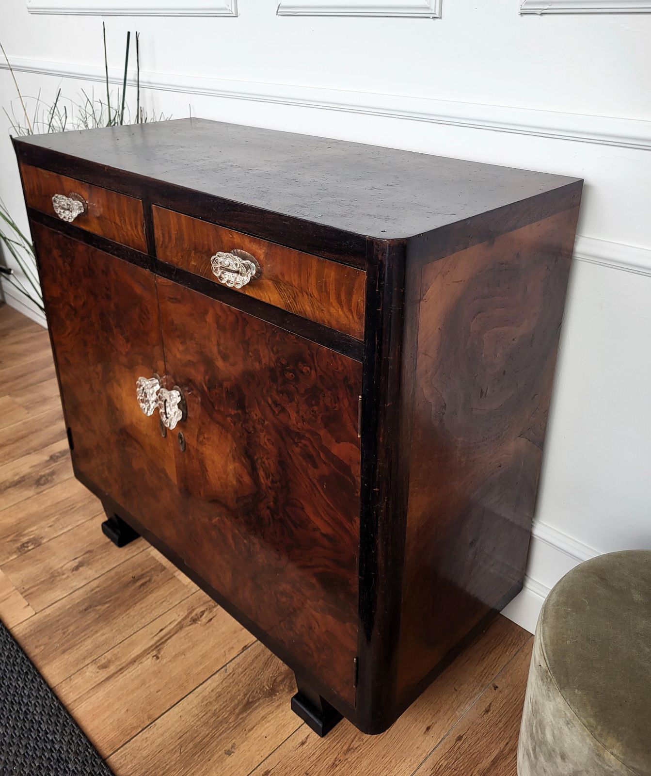 1940s Italian Art Deco Midcentury Modern Walnut Burl Brass Sideboard Credenza photo vinterior